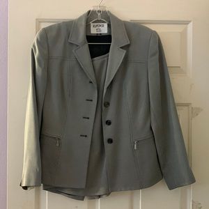 4P 2 piece suit set with skirt